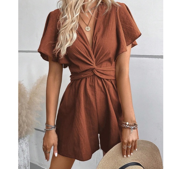 Plunging Neck Butterfly Sleeve Cotton Romper - Picture 4 of 8